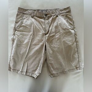 Tommy Bahama Men’s Light Beige Flat Front Shorts 11” Inseam